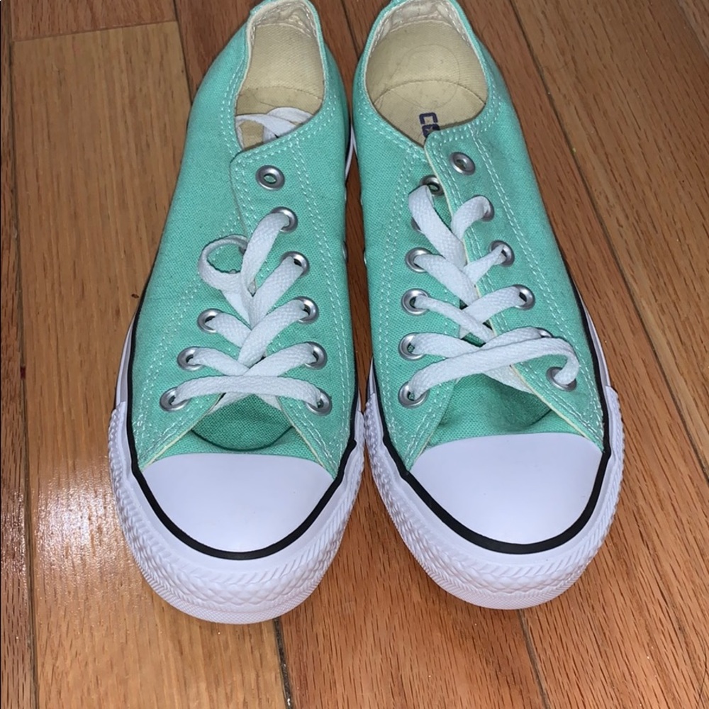 BRAND NEW NEVER WORN CONVERSE